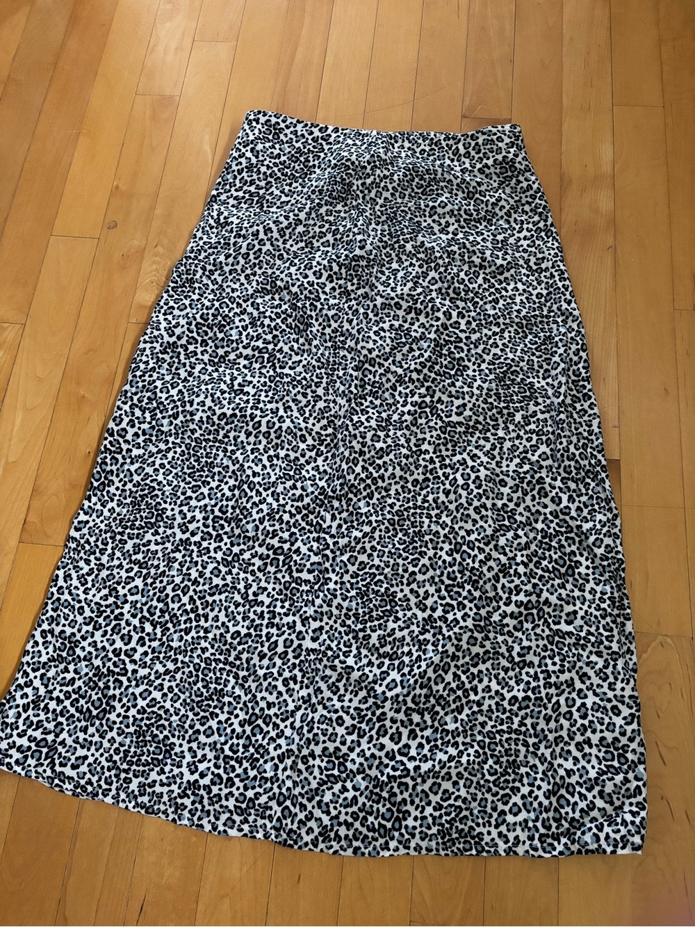 Brandy Melville Black, White, and Blue Leopard Print Midi Skirt - Women's